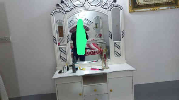 .
غرفه نوم للبيع سعر 650 وبيها مجال قليل لشراي 
مكان نجف ملعب دولي 
تواصل ***********
