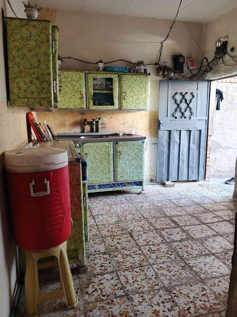 للبيع بيت طابو صرف المساحه 140يتكون من ثلاثة غرف النوم وصاله استقبال ومطبخ وتخاريج الاتصال على هذا الرقم ***********@@@@@@ حي ميسان شارع العسكري @
