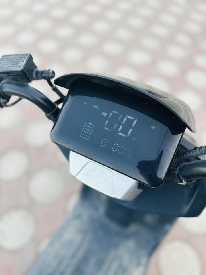 السلام عليكم دراجة شحن للبيع الدراجة 6 بطاريات وجدد -تشغيل عن بعد -بيها R بك -خفيفة بسياقة-صرفها اقتصادي بالشحن-جنطة خزن كبيرة-الدراجة كاملة من كلشي من عده البلوتوث 
سعر 725 وبيها مجال
للتواصل رقم الهاتف ***********
عنوان كربلاء طويريج
