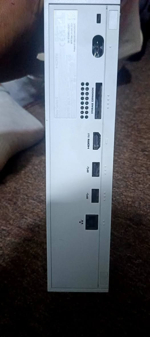 اكس بوكس سيريس اس مستعمل قليل 
واحد تيرة  /جوستك 2

 450 
مكاني/ بغداد/مدينة 
***********
