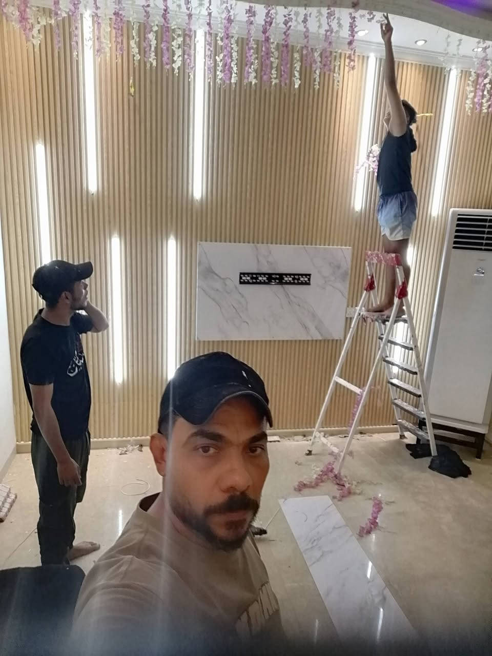 من رخصت مدير الكروب المحترم صباغ بيوت اوجهات شبابيك ابواب جبسن بورد بديل الرخام جميع الديكورات بغداد رقمي *********** بي وتساب اسعار مناسبه
