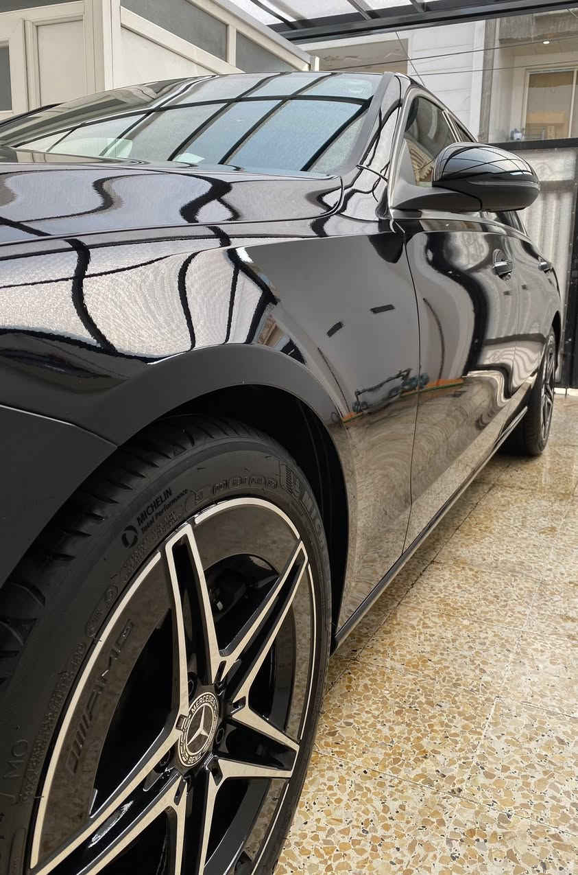 Mercedes-Benz C200
سنة الصنع: 2022
المسافة المقطوعة: 20 الف كيلو
موبايل /***********_ واتساب
                 ***********

#ملاحظات:السيارة خليجية وكالة BCM اربيل، مكفولة كفالة عامة من الدعامية للدعامية فقط ملاحظة بسبطة .. ماعدا الدهن والفلاتر ممتبدل بيها اي شي كلها على وضع الشركة.. تخم اطارات جديد متبدل من ماركة مشلن .

📍السيارة رقمها اربيل وموجودة باربيل .. هزة وفحص وسنوية كلها جديدة

***المواصفات ****

مقاعد جلد لون مشمشي 
داخلية بيانو 
- ردارات ٣٦٠ درجة  
-مقاعد تحكم كهربائي
- نظام التحذير من الاصطدام 
- نظام دعم الأوامر الصوتية 
- نظام اطفاء السيارة في الاشارات 
 المصابيح الأمامية: LED وإضاءة نهارية.
- حساسات اصطفاف ( امامي + خلفي ) 
- شفتات على الاستيرن  ( شفتر ) 
- نظام ملاحة ( NAV + MAP ) 
- نظام Apple car play 
Android Auto
- شاشة وسطية لمس بحجم 11.9 إنش
- شاشة العدادات: رقمية بحجم 12.3 إنش قابلة للتخصيص.
- اضاءة داخلية محيطية بـ64 لونًا.
- مثبت سرعة متكيف: مع خاصية التوقف والانطلاق
- نظام الكبح التلقائي في حالات الطوارئ
