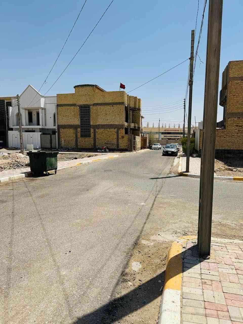 السلام عليكم قطعة للبيع في كربلاء حي الفارس المساحة 222م ركن تباع كاملة او نصف منها مكان مميز قرب ملعب كربلاء السعر مليون للمتر الواحد الاتصال على ***********او*********** كربلاء, العراق
