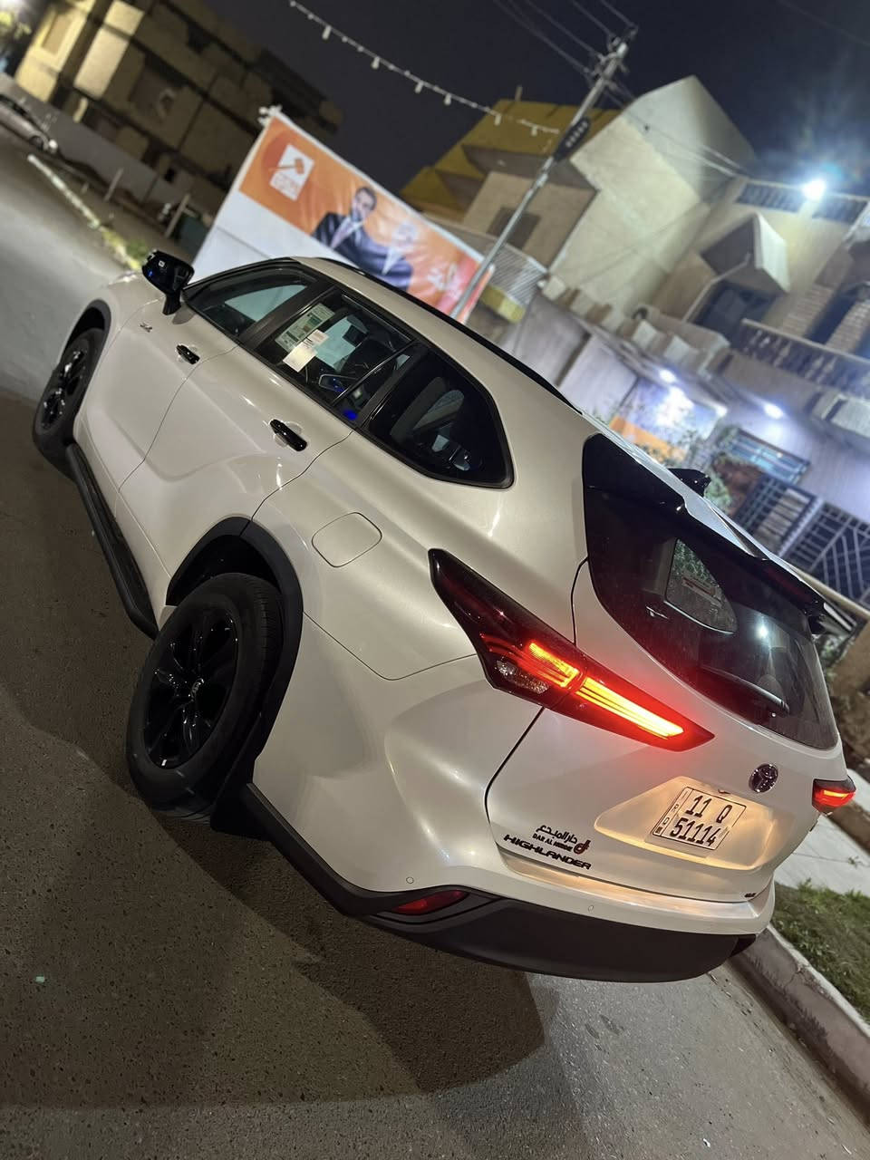 سلام عليكم شباب
***********

تويوتا هايلاندر خليجي بلاك ادشن 2024  هايبرد شركة تويوتا ساز SAS

فول مواصفات 1/1

💥بدون بارد 

💥بدون صبغ               السعر 347 ورقة وبي مجال 

💥بدون رصعة 

💥بدون تبديل 

💥كير مكينة كلة بشرط 

💥رقم بغداد باسمي تحويل نفس اليوم 

المحرك 2.5L-4 cylinders HEV دبل محرك بنزين وكهرب 

قدرة حصانية / دورة في الدقيقةناقل السرعة

عدد الأبواب 5 عدد المقاعد 7

تبريد بتحكم منفصل للراكب الأمامي والخلفي 

تشغيل بضغطة زر (بصمة)  مقاعد من القامش

شاشة عرض المعلومات المتعددة

مثبت سرعة  ،المميزات الخارجية

شباك الامامي مطعم بالكروم 

مصابيح أمامية من الـ LED، كشافات ضبابية 

فتحة سقف سكك سقفية 

باب خلفي كهرباي ،النظام الصويت والترفيهي

شاشة عرض/منفذ USB/بلوتوث،  6 مكبرات صوتية

أزرار تحكم صويت على المقود ،ميزات الأمان

كامريا خلفية ،نظام التحكم بثبات المركبة 

نظام تحكم بالجر ، نظام مساعد التسلق على التلال

حساسات خلفية و أمامية لركن السيارة 

الوسائد الهوائية: السائق+الراكب+

جانبية+ستائر+ركبة سائق

تيوتا ساز ضمان ساز 8 سنوات للبطارية 

3 سنوات ضمان كير محرك 

يعني على وضع الشركة

مكان سيارة بغداد
