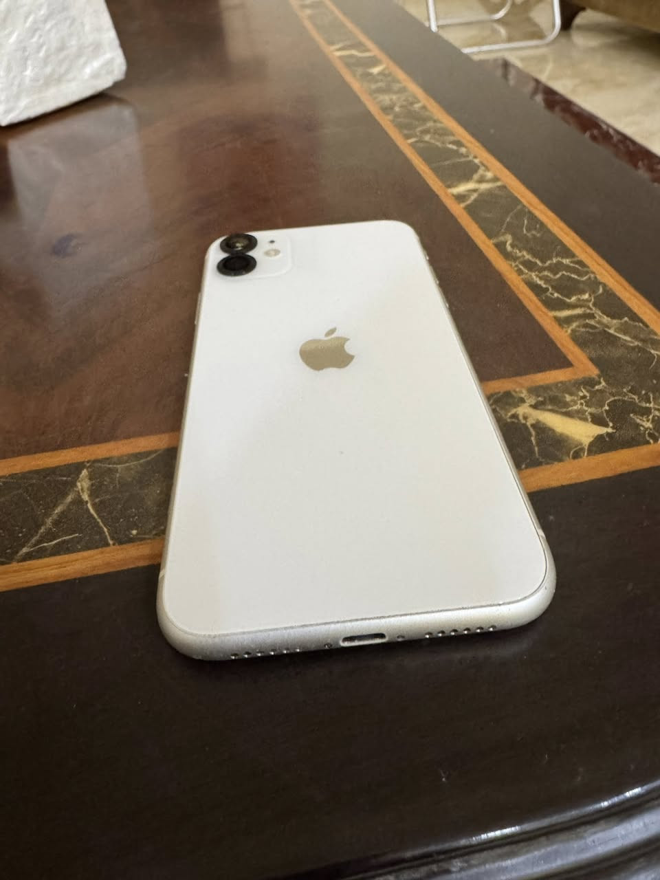 للبيع آيفون  11 iPhone
اللون: أبيض 🤍
 الذاكرة: 64 كيكا 
 البطارية: 82%
 الملحقات: وياه شاحنته
رقم هاتف ***********
🚗 يوجد توصيل لجميع محافظات العراق
