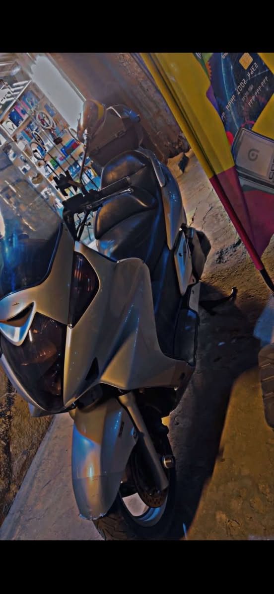 دراجه سلفر  
محرك ٦٠٠ امريكي 
دراجه مكينه ضفيره كفاله. لك نضافه 
بيها نضام ايبي اس ونضام سكيورتي 
السعر ١٨ بيها مجال بسيط 
عنوان بغداد الدوره شارع ٦٠ 
الرقم / ***********
