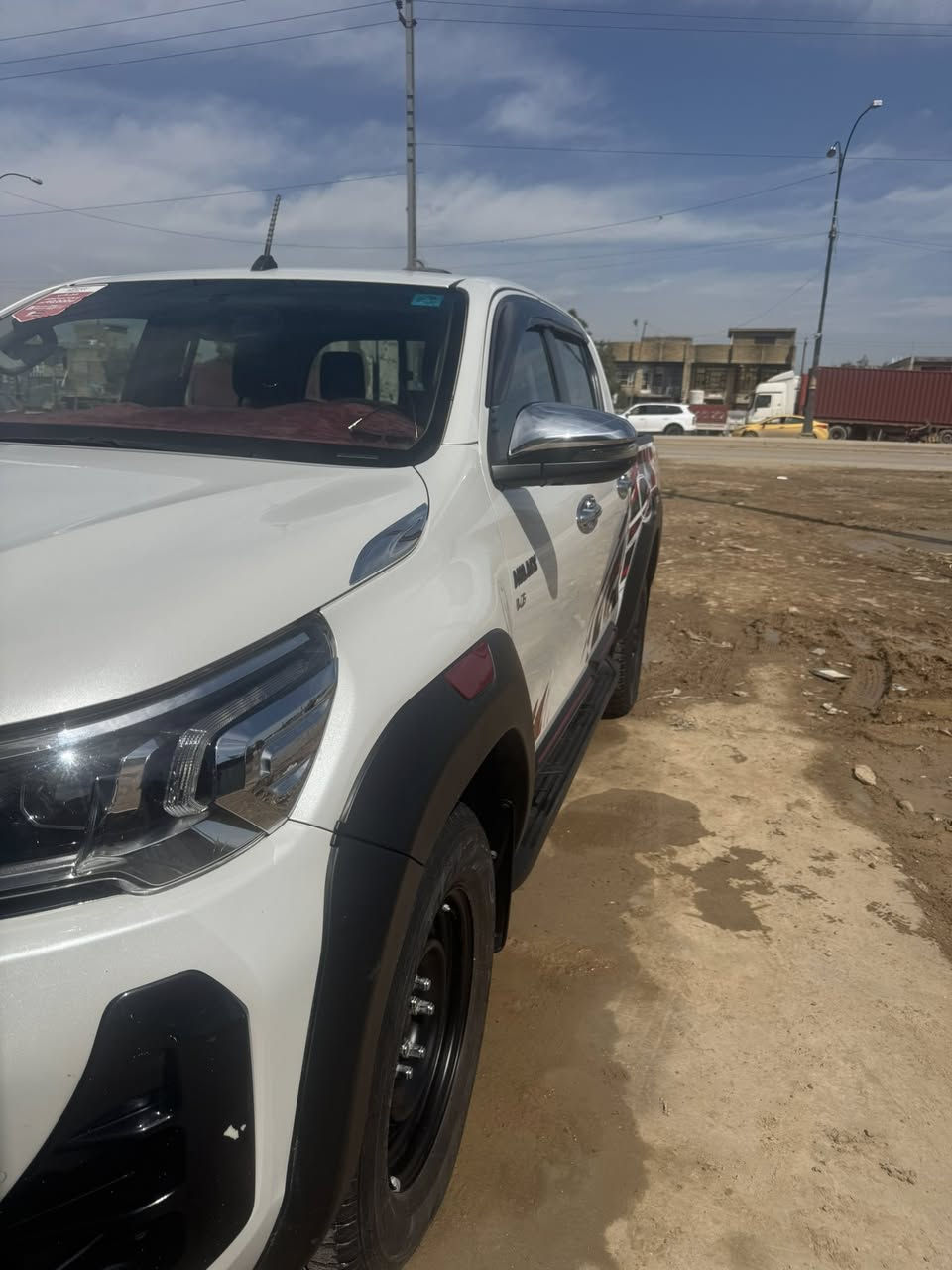 السلام عليكم بيك اب هايلوكس فور ويل موديل 2025 ساز رقم بغداد حرف M مكفولة كفالة عامة كير اوتو بيها طخة بسيطة الباب عكس السائق موظحة بصور ماشية 47 الف 
السعر 42500 الف $$ المكان بغداد 
***********
