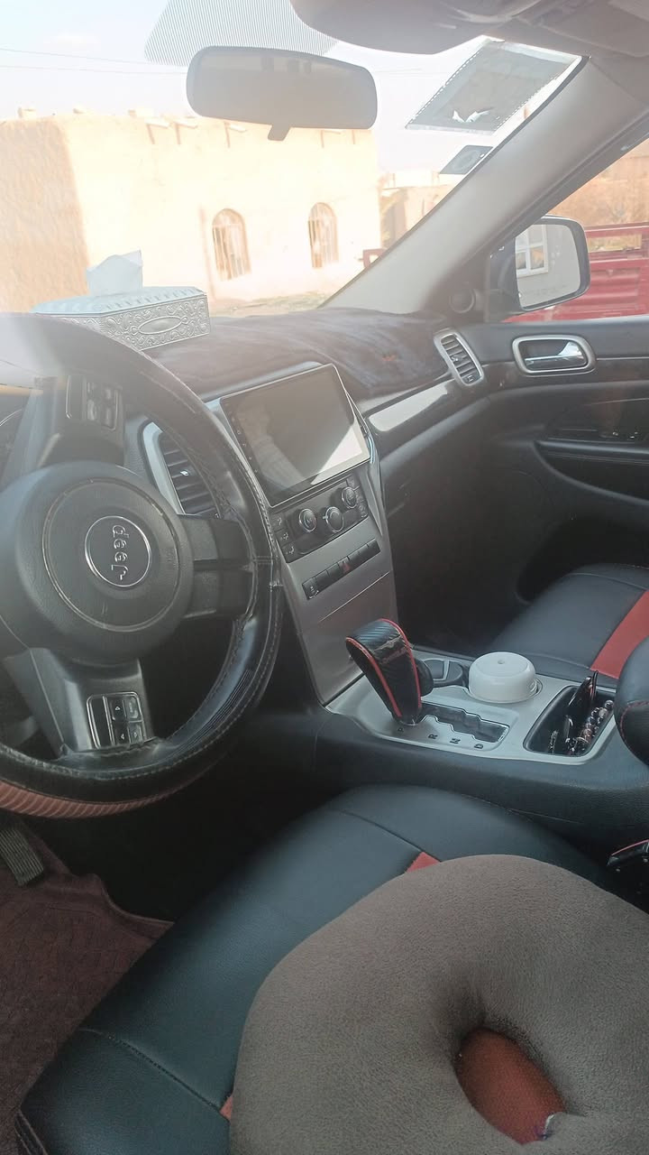 جيب لاريدو شيروكي ١٢للبيع او مراوس ابكامري فقط ***********
