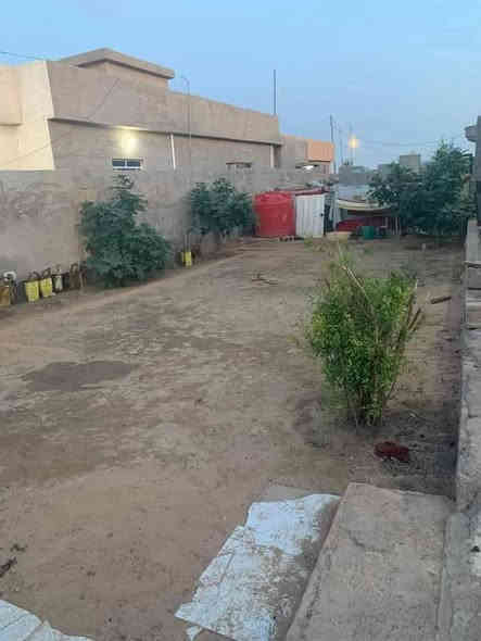 السلام عليكم دار للبيع بيت مع مشتمل المساحه الكليه 750 متر البيت ٣غرف نوم ثنين جوه وحده طابق ثاني +مطبخ حار بارد +صاله 4+7 
+استقبال / مشتمل غرفه +مطبخ +صحيات+شتايكر فلين ابو ال 5
(((المشتمل غرفه ومطبخ وصحيات معزول))))

العنوان(((( صلاح الدين تكريت مقابل اقسام الداخليه مال الجامعه الي يم سيطره الأقواس))) زراعي بس المعامله مال الطابو ماشيه وعندي وصل
 *********** بس اتصال واتساب ما ابي
