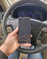 ايفون 8 بلس • ذاكرة ٦٤ • بطارية ٦٩%