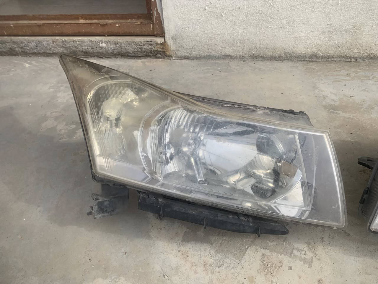 زوج لايت كروز ٢٠١٣ جهة السايق نضيفه بس جهة الثانيه يرادلها تنضيف بيهن بس الاذانات الفوكانيه مكسورات ، سعر الزوج ٢٥ الف
مكانها السليمانيه 
***********
