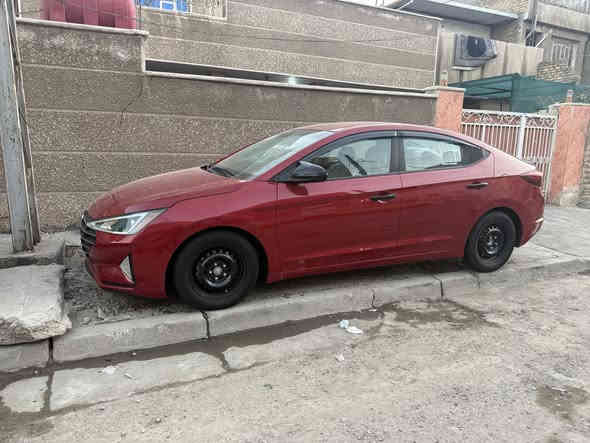 السلام عليكم 
النترا موديل 2019 كير ايتي بلادي 
السياره فول مواصفات عدى الفتحه حادثهه جاملغ وحافه البنيد ايرباك دركه فقط 
السياره جديده وكامله من اي نقصص صور الحادث وسونر مرفق ويه الصور السياره رادارادت جانبيه واماميه وتحديد مسار وشاشه جبيره وباقي المواصفات المعروفه  سعرهه 142 وبيهه مجال بسيط رقمهه اربيل الجديد  مكانهه بغداد شارع الصحه ‭0771 940 4033‬
