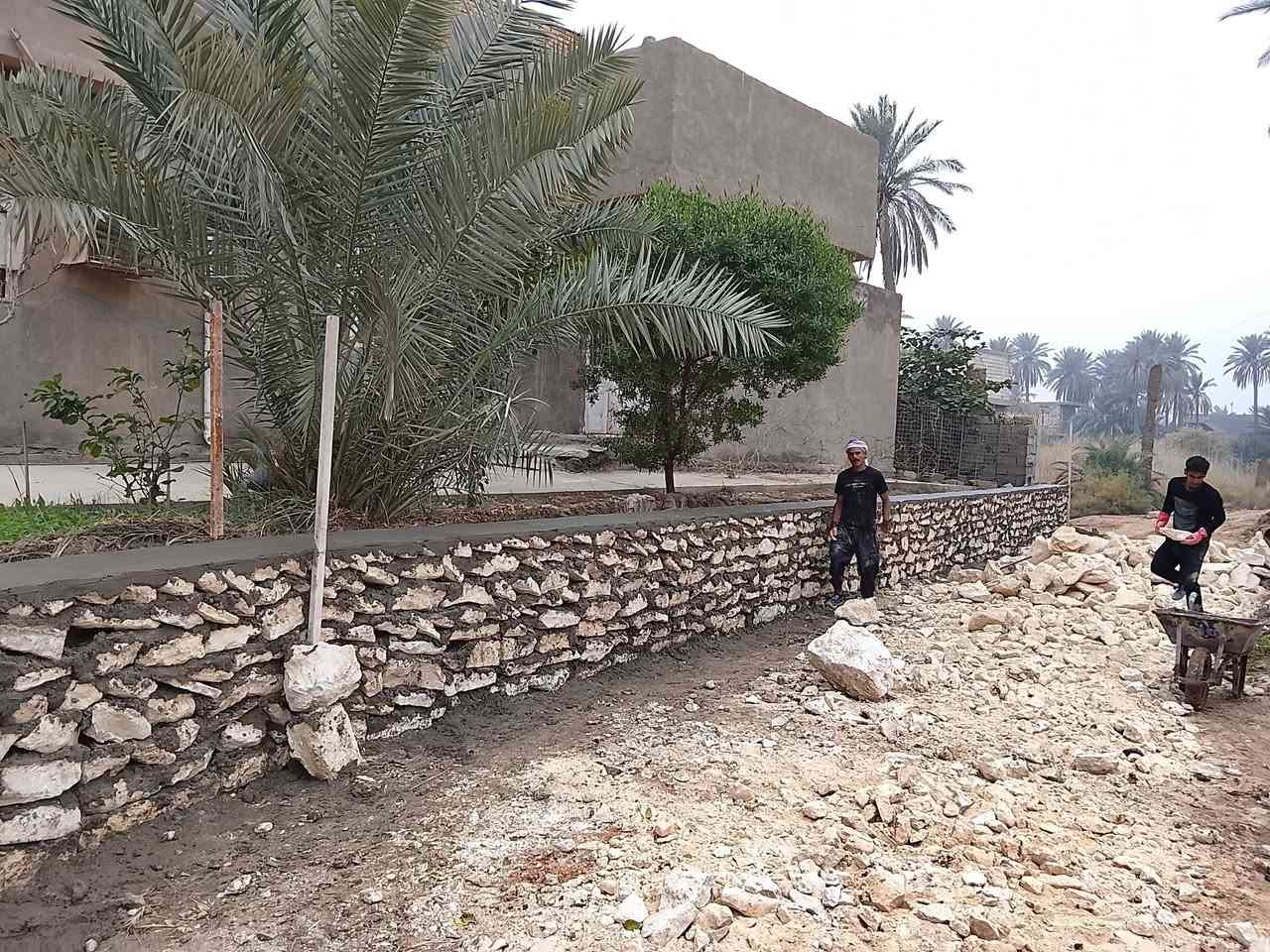 السلام عليكم بناء حجر كرسته وعمل بناء بيوت اسيجه ممرات نافورات تطبيك ارضيات وشواطى  الاتصال على الرقم ***********
