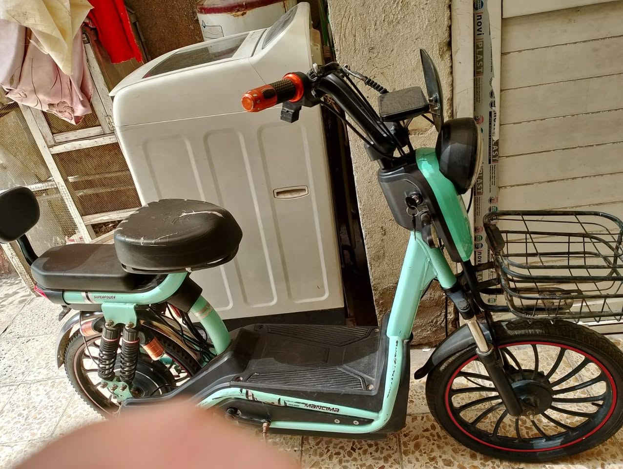 السلام وعليكم متاح دراجه شحن ٦ بطاريات 
نضيفه كلش س ٢٠٠ وبيها مجال بغداد العبيدي 
***********
