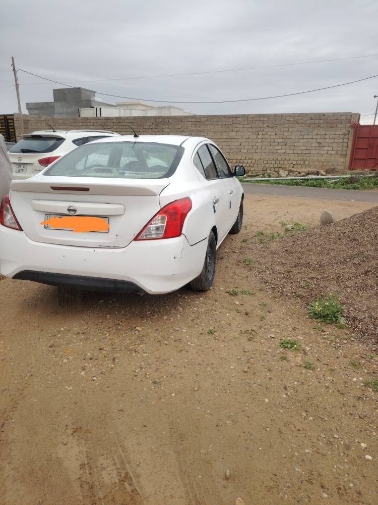 نيسان صني هندي موديل 2015 
سياره بأسمي رقم  اربيل انكليزي 
موجود بيه كوبون بانزين 
گير ومحرك شرط
   4 تايرات جديده قبل كم يوم بدلتهن
ضرر سياره ثلاث قطع سياره واكفه كدام باب بيتي واجه سياره ضريه من خلف  وكم مكان بارد فقط اتشوفه سونار كدامك عزيزي وياها هديه دعاميتين الامامي والخلف  مشتريهن بعدني ماشادهن 

السعر 88 ورقه وبيه مجال بسيط اتصال ع رقم او مراسله واتساب فقط ماجاوب خاص ماسنجر ماعندي
 *********** كركوك, العراق
