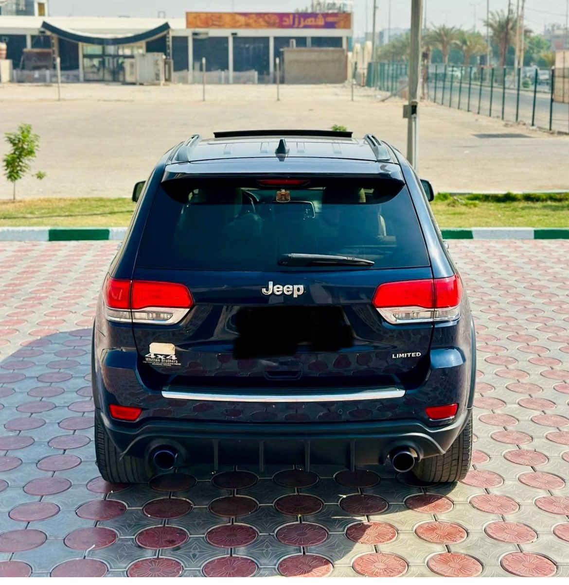 السلام عليكم
جيب  موديل 2017 فول اعلى فئه مواصفات.1/1

رقم بغداد.بأسمي

المواصفات:

بانوراما قطعتين

رادارجانبي.امامي

نظام مانع تصادم

كراسي جلد اصلي 

كراسي اثنين كهربائي 

كراسي (تدفئة.وتبريد)

تحكم كهرباء بالاستيرن

هيتر بالستيرن

كروز تثبيت السرعه.

المري الجانبية شفط

هيترات بالمري

عاكس.ضوء بالمري

اشاير بالمري

شاشة الاعطال

كامره   

تشغيل عن بعد

محرك 6 سلندر3600

فور  ويل 4×4

بيه5قطع صبغ أبع حزام

السعر 180

مكاني بغداد البياع

الاستفسار ***********
