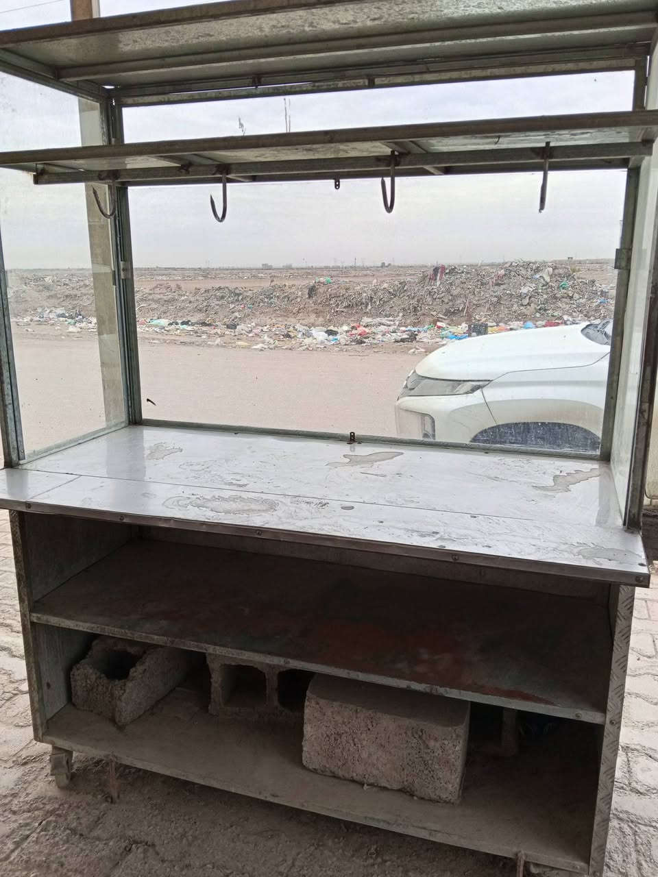 سلام وعليكم غراض مطعم للبيع ***********
