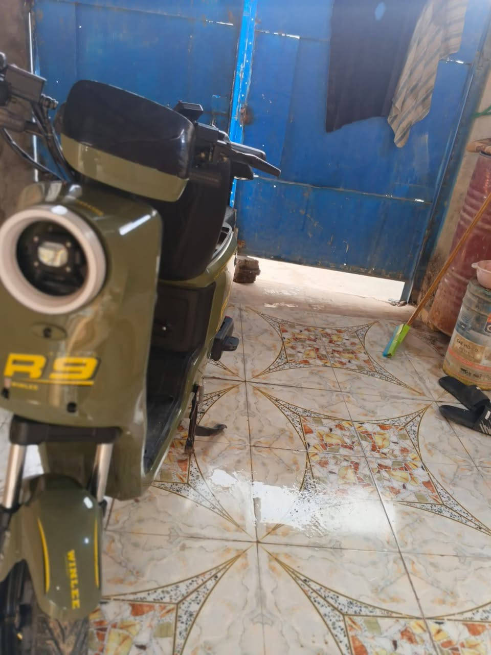 سلام عليكم باسكل R9صارلي شهر من اشتريته نضيف كلشي ماناقصه بطاريات جديده 16امبير السعر 550وبي مجال مكاني بابل محاويل الاستفسار ***********
