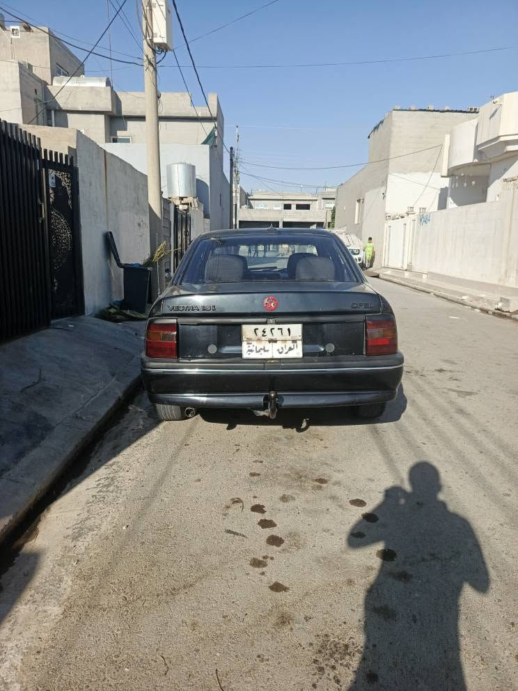 فیکترا مۆدیل 1992 
 سووبغ عامە بۆ جوانی سووباغ کراوە
بەناوی خۆمە 
سەنەوی ئەو مانگە بەسەر چووە
بە ناو کڕدن و مووس براوە بەشەرت تەقە و رەقە بەشەرت بەس ماشاءالله دەوێت 
عەزلی دنگ و حراری لو کرایه
سعرەکەش 41 مجالێکی کەم
واتسآب ***********
.................... 
عربي
أوبل فيكترا موديل 1992
صبغ عام للجمالية السيارة بسمي تحويل بشرط
السيارة جديدة من الداخل بيها مكانات جراد لكن بشكل عام السيارة حلوة ونظيفة
السيارة معمول الها عازل حراري وصوت من الداخل 
السعر 41 وبيها مجال
واتسأب *********** أربيل, العراق
