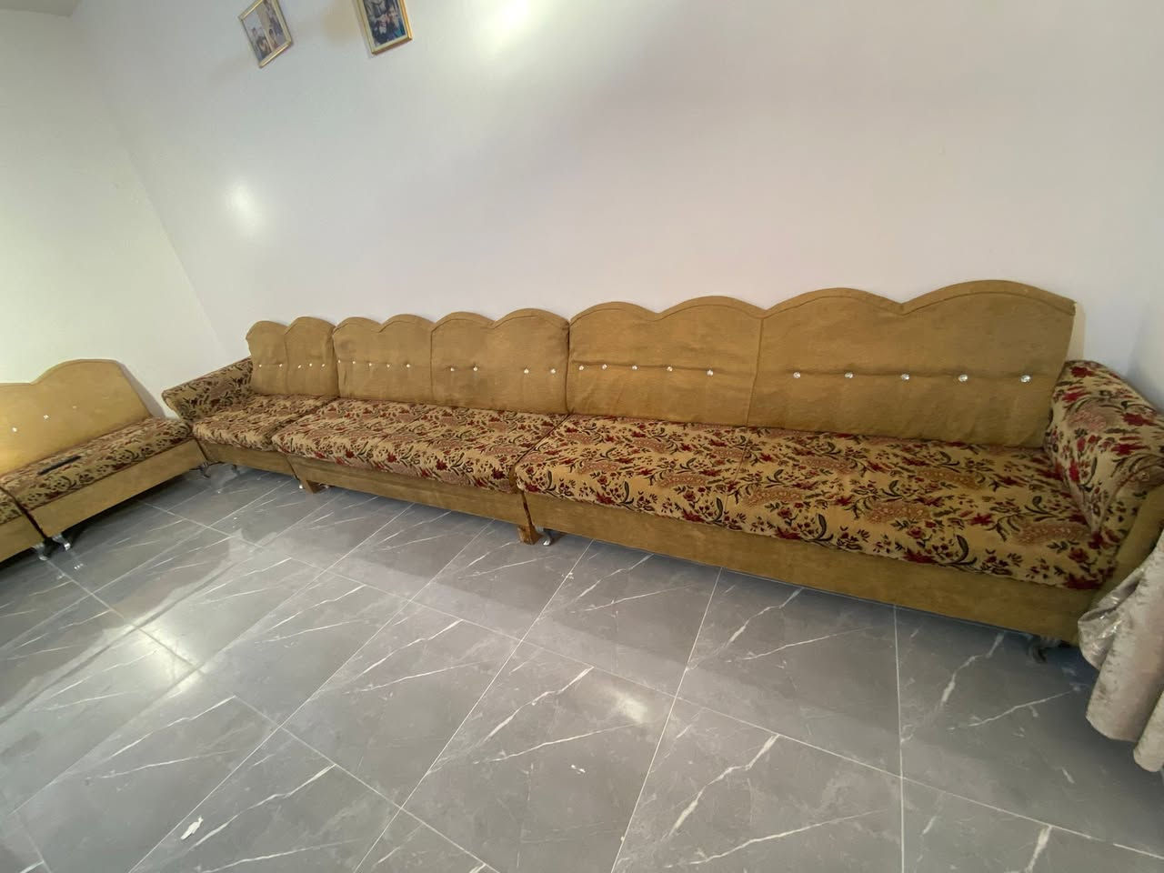 ديوان تسكام مستعمل 
وحده من القطع رجلها مسكوره 
المكان حله -طهمازية 
***********
واتساب
