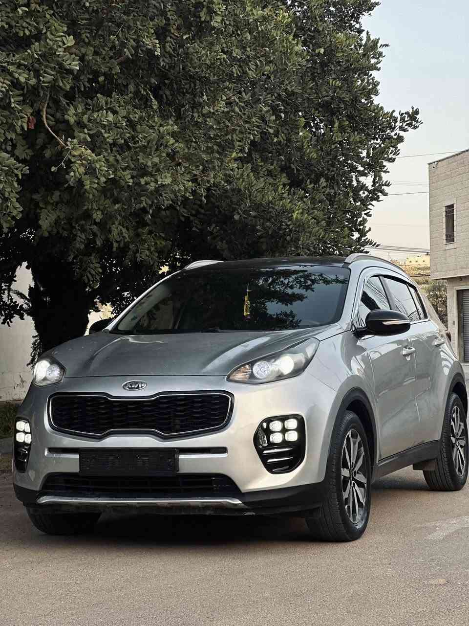 ‏‏Kia sportaj 2017 🩶👑 باللون المميز
بسعر خرافي عالكاش..وامكانية البيع نص بنص♥️👌🏻
‏🎖 ‏Engine : 2000 dezil Turboo  💨 ‏
🎖 ‏Fuel type : Dezel  ⛽️ ديزل اقتصادي 
🎖عدد الركاب 4 + 1 الخيار العائلي الافضل
🎖 ‏Horsepower : 185  🐎 عدد الاحصنة
‏🎖Model  - 2017  🚘
AUTOMATIC : اوتوماتيك🎖️ 
🎖️هوك خلفي شركة
‏🎖Full Loaded ++ 
‏🎖 Chick : فحص نخب النخب و ممتاز  
✨ مطور 2000ديزل تيربو ،،
✨ مفتاح تشغيل
✨تحكم ستيرنج  فيه جميع الوضعيات 
✨صالون وفرش جلد بالكامل بوضع ممتاز 
✨ نظام ال Drive Mode فيه عدة وضعيات قيادة
✨ ليدات امامية ✨ ليدات خلفية ✨ كشافات ليد
✨ شاشة اكبر حجم ✨ حساسات خلفية 
✨ كاميرا خلفية ✨ تحكم ستيرنج كامل 
✨ جنط مميز  شفرات اصلي ✨ موري شفط كهرباا 
✨ مكيف ديجتال سهل الاستخدام 
✨ بطارية جديدة 
✨ كوشوك بحالة ممتازة
✨ عدسات  زينون على الاضوية الامامية
‏✨ Bluetooth … USB … AUX 
🔥والمزززززيد المزيد من المواصفات والمميزات🔥 
⚡️امكانيه البدل على بعض السيارات 
⚡️وامكانية البيع عن طريق كافه البنوك


**إذا كنت صاحب هذا الإعلان وتريد حذفه لأي سبب، رجاءا أرسل رسالة إلى الدعم الفني**
