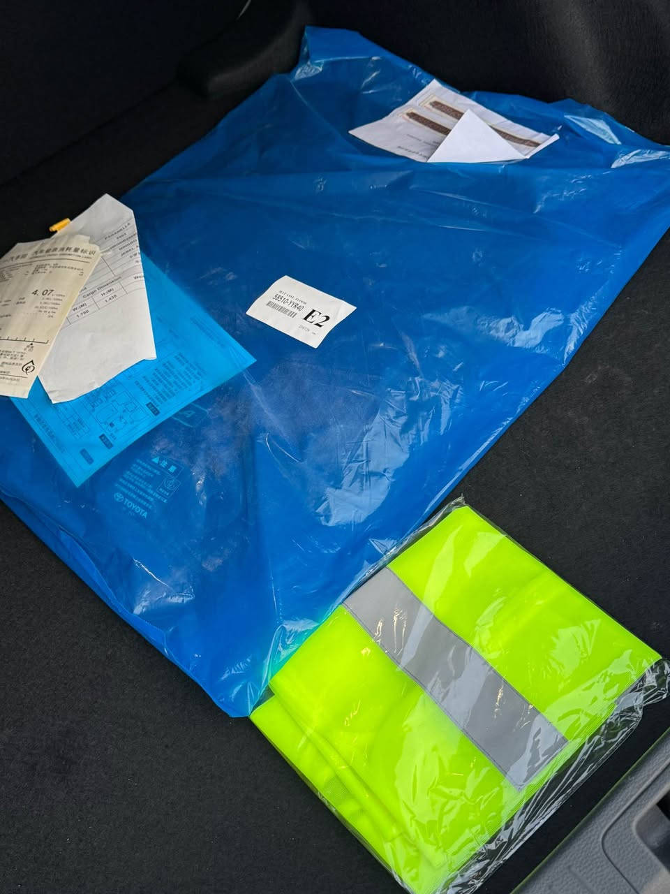 سلام عليكم 
للبيع تويوتا كورلا 2025 HEV فول مواصفات 
ماشي 2 الف فقط 
سيارا زيرو نقطه مابيها 
رقم اربيل تريد تحويل وكاله حاضر
*********** مكان كركوك كركوك, العراق
