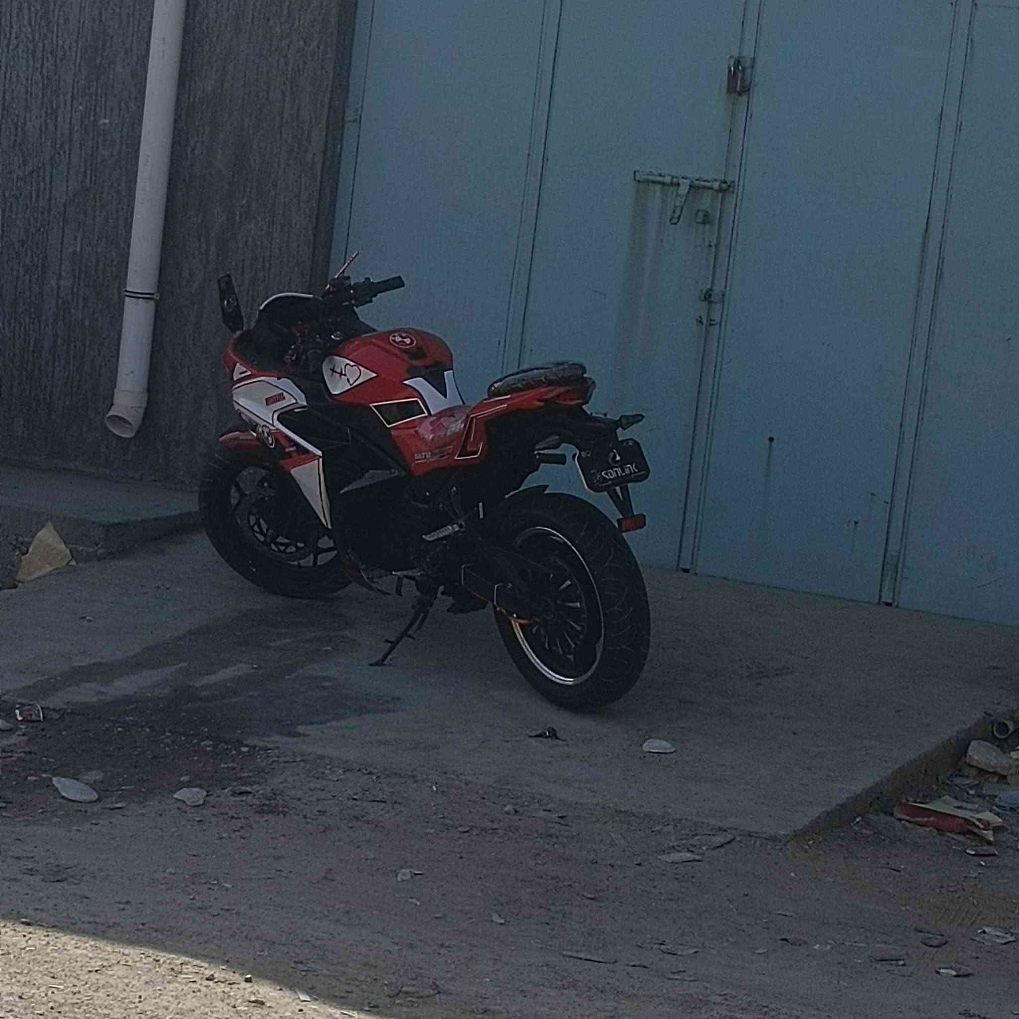 للبيع بطح شحن نوع بيئم ٢٠٢٣ الدارجة نضيفة جدا وبطاريات ليثيوم مع كرت الضمان ٣ نمر سرعة  وا Rبك يعني سرعتها تقفل 120 حقيقي كهربائيات كلها شغالة مابيها شي نقص بس متوازي عل بيعتها واريد ابيعها سعر الدراجة.: 1800 وبيها مجال بسيط  لتواصل خاص اوعرقم ***********
