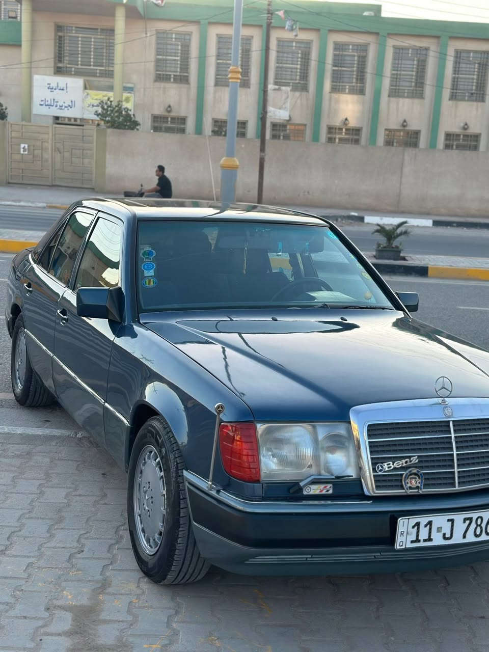 السلام عليكم مستعجل ع البيع والسعر بي مجال
جمعة مباركة

دب 88 محرك بلاد 

محدثة 91 

بغداد انگليزي 

تبريد شغال وشرط ثلج 

سيارة جاهزة والفضل لله 

السعر 63 قابل للتفاوض 

مكاني كربلاء 

***********
