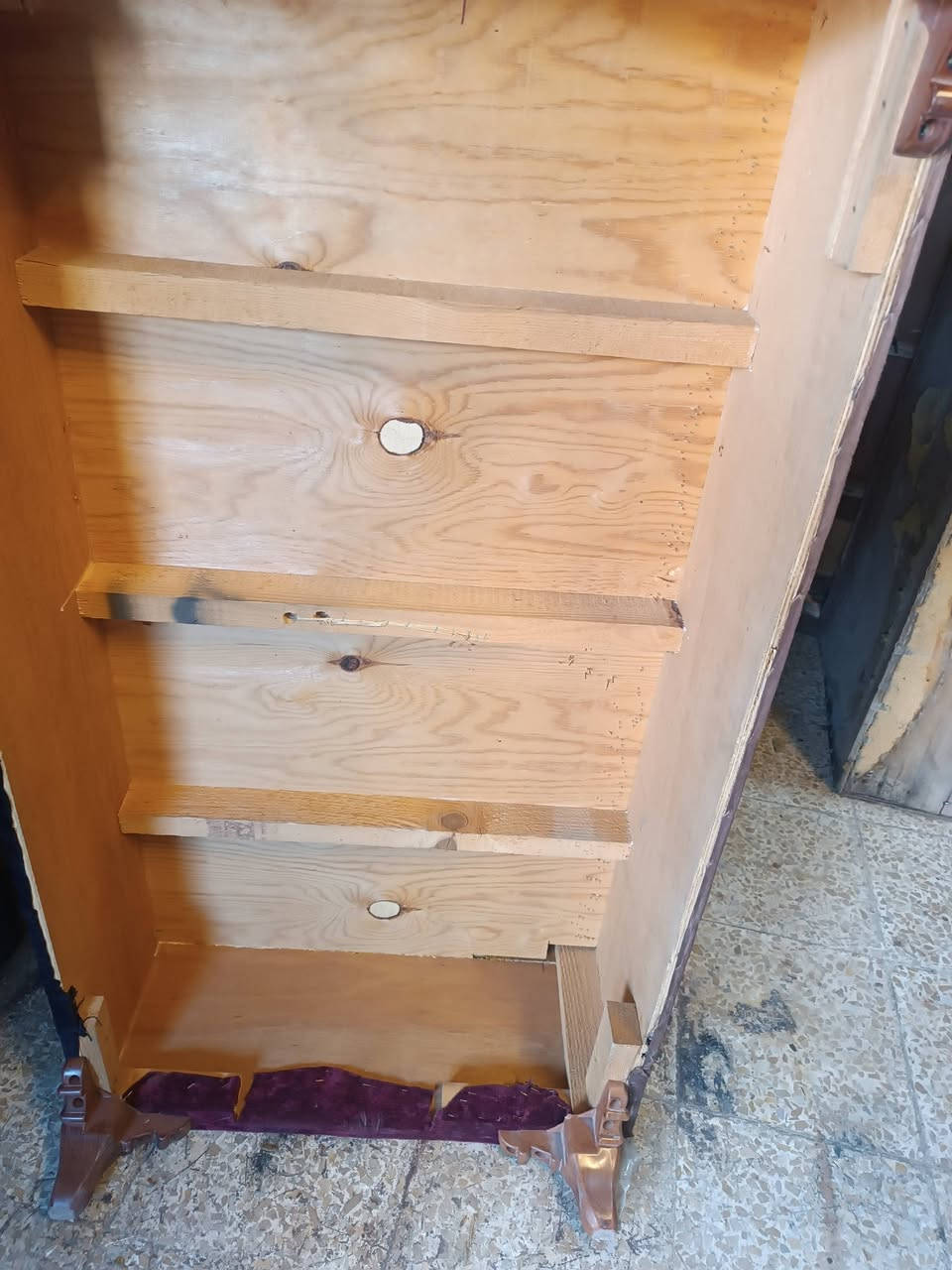 قنبات كوفي للبيع  👍🏻
السلام عليكم 
عدد 20 قطعه 10 خانت ✨
خشب عراقي جيد جدا مستعمل ثقيل 🔨
اقماش اسود واحمر مستعمل بس نضيف مبين بل فيديو 
اسفنج جيد جدا 
فصال حديث ❤️‍🔥
السعر قطعه الواحده 35 فقط
الاستفسار اتصال فقط على 
***********
*********** 
لدينا كافة انواع الفصالات حسب الطلب  بسعر مناسب
عنواني موصل جانب الايمن
