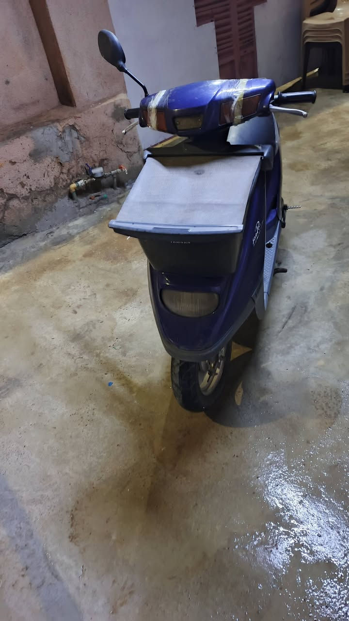 ماطور بزون شاصي شرط مكينه خرسه كهربائية شغاله بس يعوزه كلوبات بس درعو اصلي تايات جديده سعرو 230بي مجال بسيط هذا رقمي خابرني مكاني بل ايمن ***********او اسيا ***********
