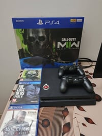 بلي فور سلم 500 g نضيف مامفتوح  جويستك عدد ٢  ٣ العاب  The last of us ...