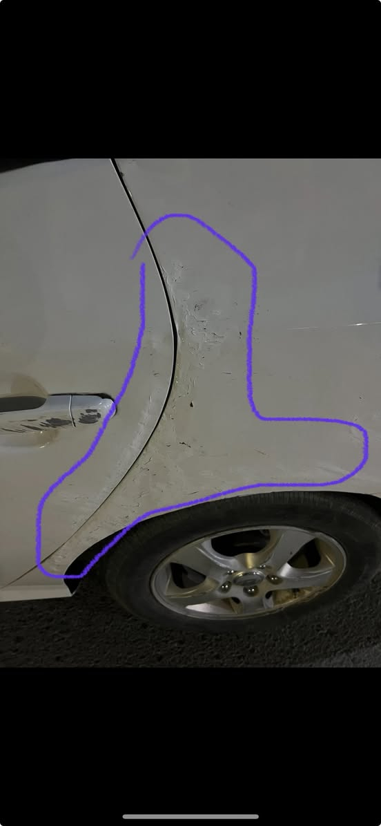 السلام عليكم 
الينترا 2011 خليجي 1600 
سلايد
الملاحظات بالصور موضحة 
بالاحمر صبغ وتعمير 
وبالازرق بارد وتكحيل 
المكان بغداد 
سيارة رقم دولي 
هزة جديدة 
السيارة بااااسمي ثاني يوم احولك 
للاستفسار 
***********
السعر 90 وبيها مجال 
كير ومحرك مكفولات 
شواصي ولغد وايرباك مكفولات
