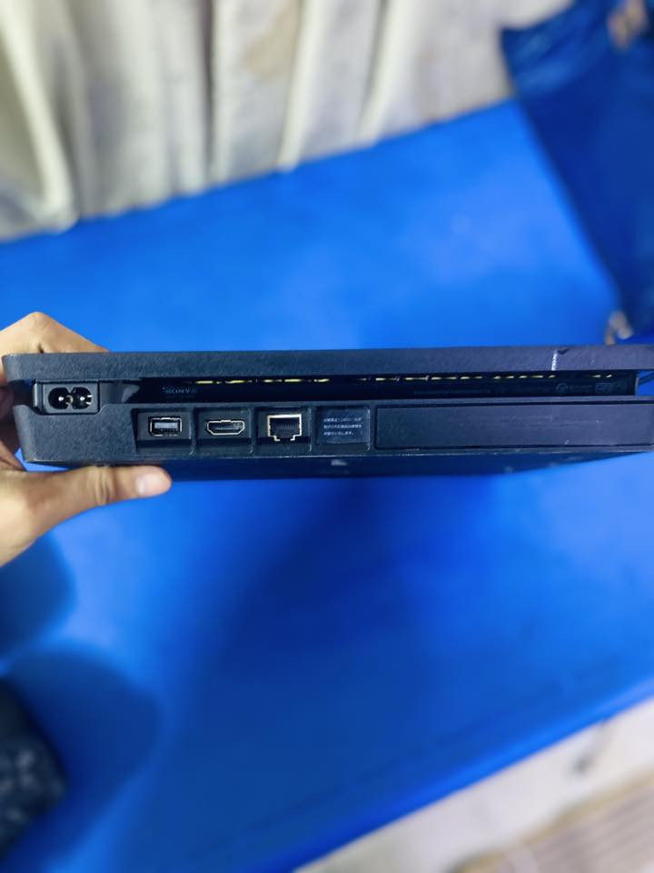 للبيع السعر230 وبي مجال
بلي فور سلم مامفتوح وشرط ليبل موجود وتعال وفحص مامستخدم هواي صار شهر من جبته
ويا الكارتونه مالته

يدات اثنين وحده اصليه وثانيه تجاريه بس لبطاريه مالتها عطلانه لازم تخليها علا شحن اله تشتغل

ذاكرة:500 

آخر تحديث 

اونلاين

جميع الملحقات موجوده 

وشرط تفحصه يمي وتشوفه عجبك الف عافيه

ويا هديه:قرص gta


**إذا كنت صاحب هذا الإعلان وتريد حذفه لأي سبب، رجاءا أرسل رسالة إلى الدعم الفني**