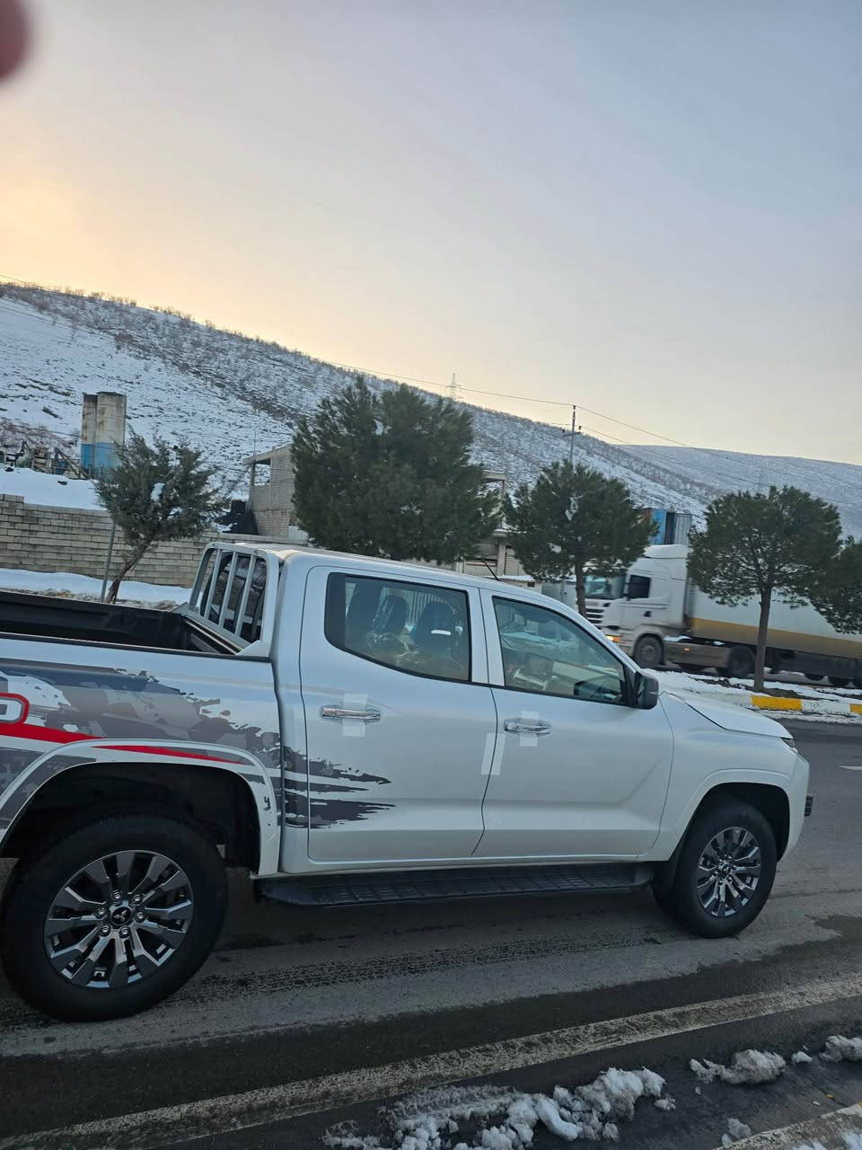 قەزافی مستربۆشی  مۆدیل ٢٠٢٤ رەنگ سلڤەر سەیارەکە هیچی نیە بێ بۆیاغە بێ تەعدیلە بێ تەزرەیە قۆپیشی نیە سەیارەکە زۆر خاوێنە رەقەم و سەنەوی تاکو ٢٠٣٠ نوێیە ١٧٠٠٠ حەڤدە هەزار کیلۆمەتر رۆیشتوە 
رەقەم تەلەفۆن:***********
شوێن:سۆران
نرخ:٢٣٣ مرغصور, أربيل
