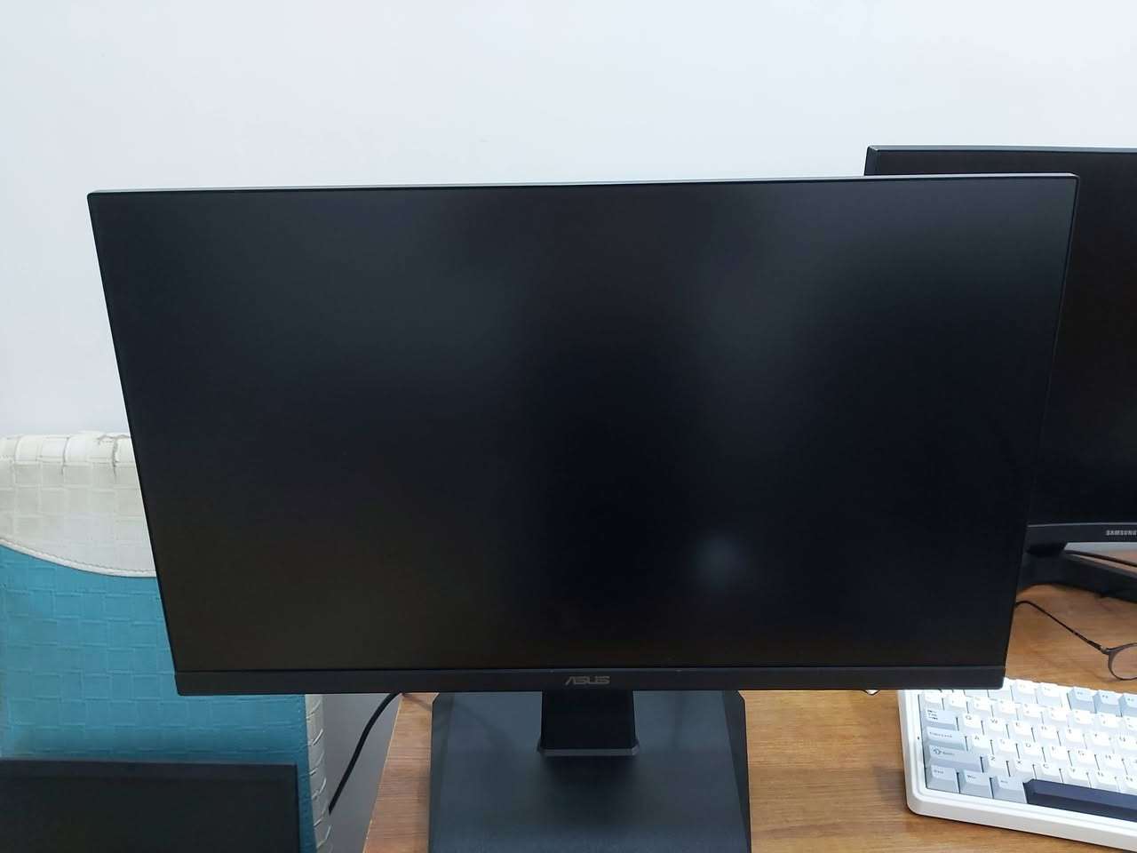 السلام عليكم
شاشة اسوز حجم 27inch FHD
بنل ips
100hz
1ms 
شاشة نضيفة وكامل ملحقاتها الاصلية سعر 140 الف مكاني كربلاء


**إذا كنت صاحب هذا الإعلان وتريد حذفه لأي سبب، رجاءا أرسل رسالة إلى الدعم الفني**