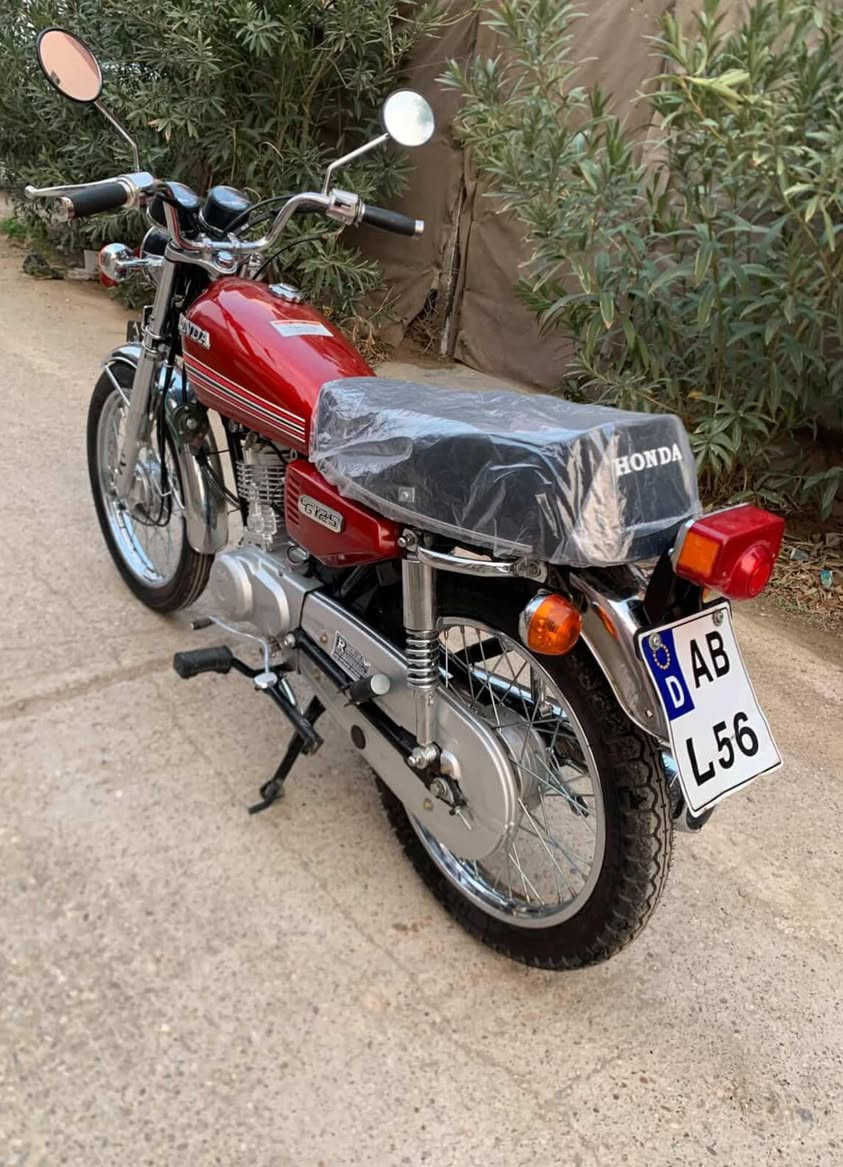 سلام عليكم اربعه كير هوندا ياباني اصلي
للبيع فقط بدون مراوس موديل 1986 ماطور نضيف ومكفول كفاله عامه من جميع النواحي اوراق مكاني كوت  
 رجاءً الي ميعرف قيمه الماطور لايعلق السعر مليون و 350
الشراي يجي خاص او يتصل عل رقم ***********
