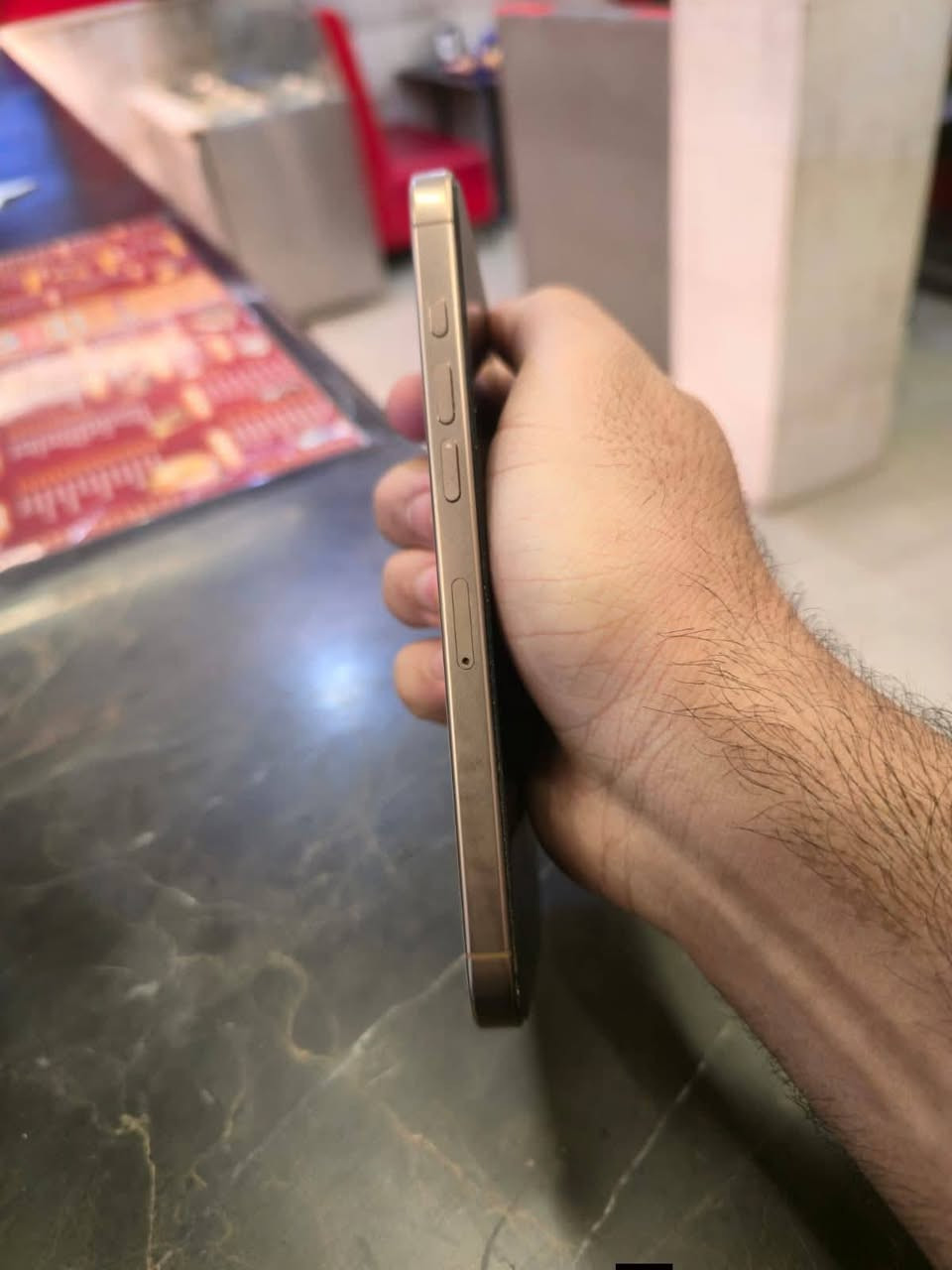 16 برو ماكس
شرق اوسط عربي ماستر
سعره 425 الف
فقط ضهر مكسور جهاز كله مكفول
كارتونته غراضه شاحنته + كفر ولزكه ويا
ذاكره 265 
بطاريه 92 عدد دورات الشحن 401
يرهم مراوس وفرق او بيع 425 الف
توصيل موجود
حجز واتساب ***********
