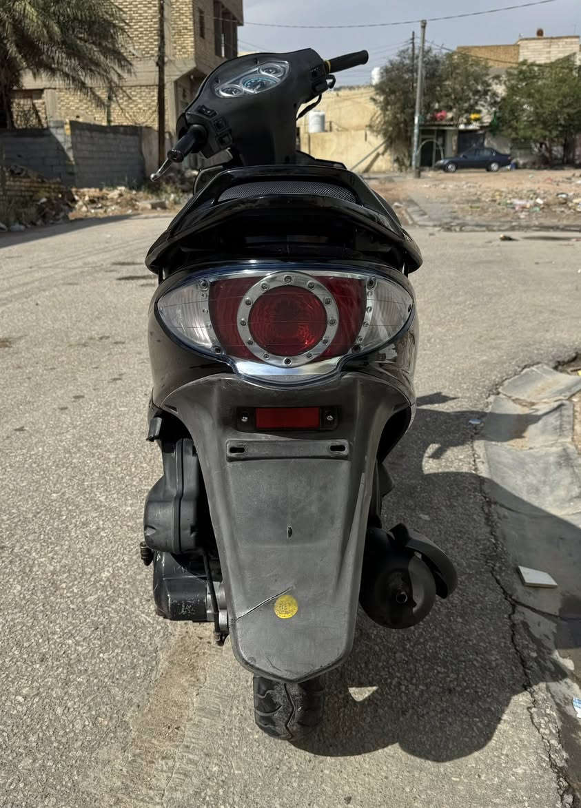 السلام عليكم دراجة كامكو G4 مال حاوية صارله شهرين طالعة كفالة عامة مكينة مامفتوحة لاي مصلح اطلع وياك كلشي بيها شغال اي نقص مابية السعر 550 وبية مجال لشراي للاستفسار والتواصل ***********عنواني نجف حي النصر مهندسين
