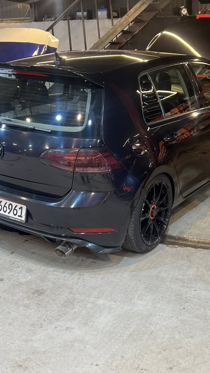 السلام عليكم 
كولف للبيع🚀
موديل 20
Tsi 1.4 turbo
فول مواصفات
رادارات وحساسات مرب 
مانع اصطدام خلفي وامامي
بانوراما
كشنات كهرباء وتدفئة
شاشه كار بلي
وبعد بيها هواي مواصفات 
السياره عليها ويل حجم 18
وعليها عطاس 
وحادثها كلش بسيط المهتم يخابرني وادزله صور الحادث 
***********
