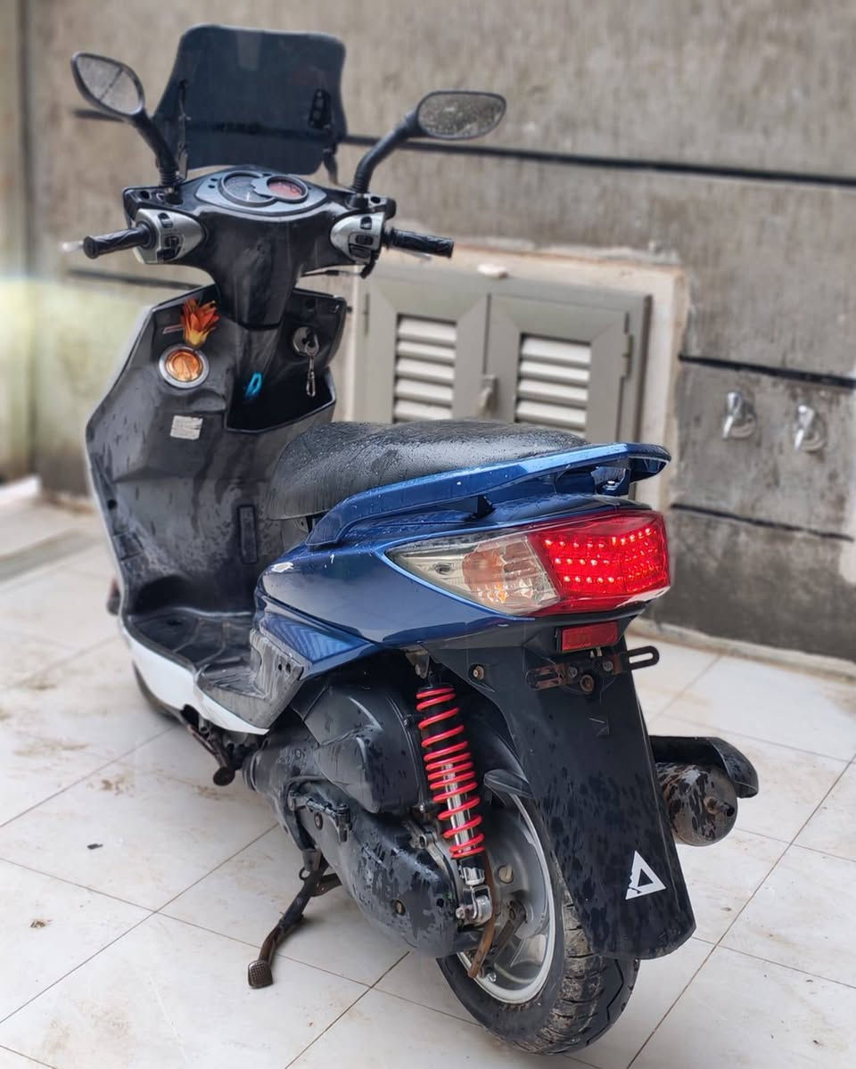 السلام عليكم (مكلف بالنشر)
دراجه سكنس فحل كله شغال سلف وهندر مكينه ما مفتوح خير من الله وياله رياضي فجوج رياضي
قطره قبق فلاوين رياضي قبق بانزين ملقط رياضي تايرات جدد دبلات خلفي جدد  ودبلات امامي جدد بعدني مشادهن تأخذهن وياهة السعر 700 وبيهة مجال مكاني بغداد المحموديه اتصل واتساب فقط ***********
