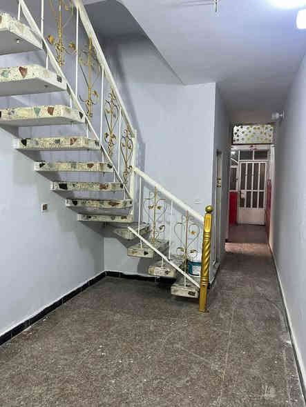 مشتمل للاجار آلشعب خلف مطعم حجي عادل 

استقبال وخدمات ومطبخ وصاله البيت نضيف جداً

الطابق الثاني غرفتين نوم وخدمات (السعر ٥٠٠ )

معروض بمكتب الكناني ***********
