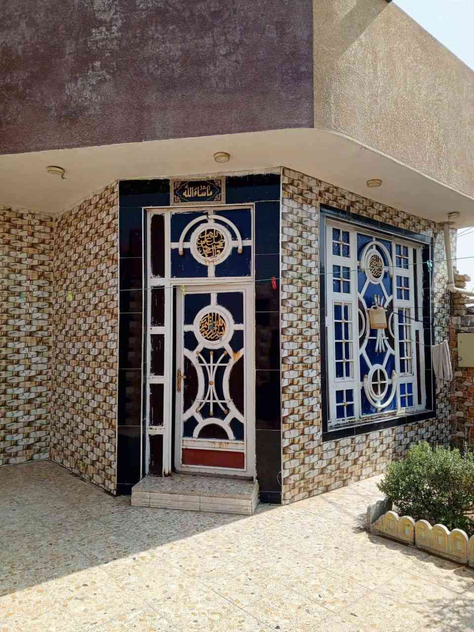 بسم الله الرحمن الرحيم
 السلام عليكم دار للبيع مساحه 300 مطبخ استقبال حديقه 
صحيات  خارجي و داخلي /كهرباء جاهزه مجاري خدمات جاهز /زراعي /كوت+المكان شارع الجوادين بيت/جاهز-
وهاذ رقم/+***********+*********** السعر اتصال
#جاهزه
#وهاذ
#السعر
#كوت
#المكان
#شارع
#الان
