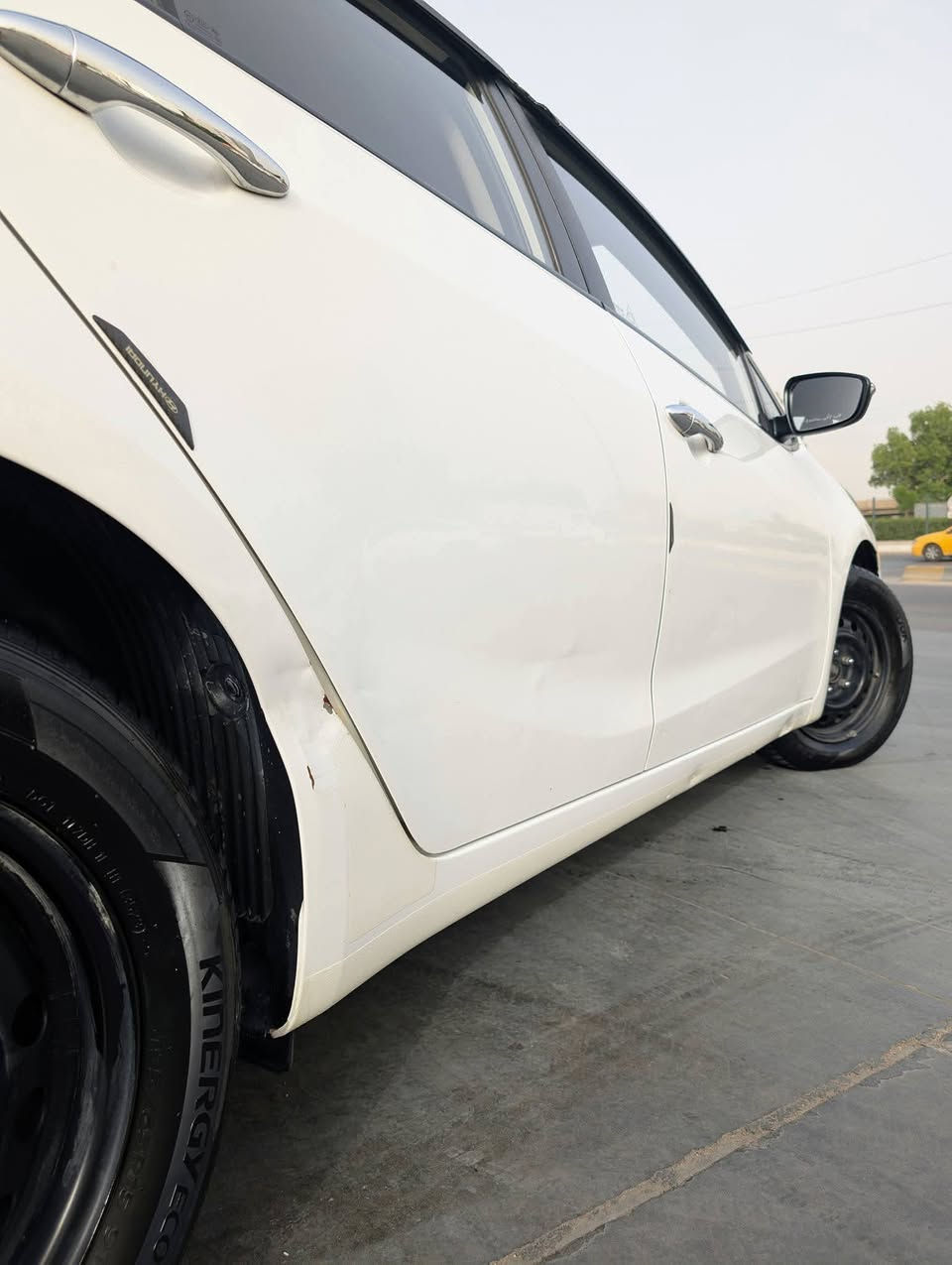 سيراتو 17 مكفول
مابيهة حادث

دحچات بسيطة بالبيان عكس السايق 
وملاحظات بسيطة
مثل ما موضح بالصور 
كير محرك مكفول بلادي 
ماشية 145 
رقم اربيل الدولي 
 ب اسمي السيارة 
اشارات بالمري
حساس اطارات 
Abs 
مانع تزحلق 
السعر 137
***********
