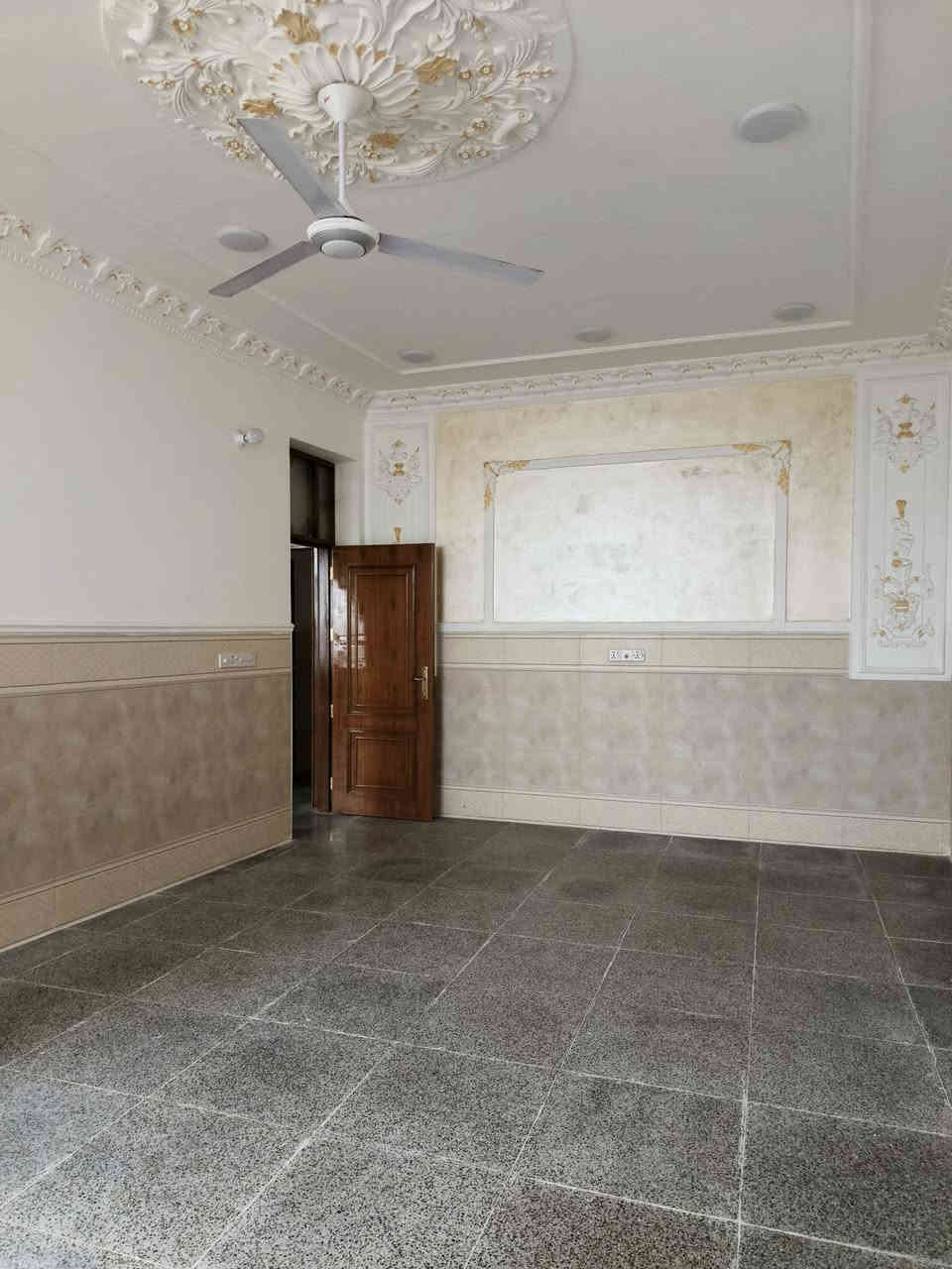 للايجار
دار لوحة معمارية 
بناءحديث، _نظيف _مرتب _1/1
دار طابقين مساحة 300م 
يحتوي، على ثلاثه غرف نوم بمساحة 5×5م
استقبال بمساحة 5×8م 
كليدور بمساحة كبيرة 
مطبخ حار +بارد 
مجمع صحيات معزولة التواليت عن الحمام 
صحيات خارجية مشتركة غربي +شرقي +حمام 
كـراج يحتوي، ثلاث، سيارات 
العنوان /حـلــة حـــــي الــزيتــون 
لـلاستفسـار 
***********
***********
@إشارة 
دليل بابل للايجار العقارات 
مكتب الضمان للوساطه العقارية 
مكتب الضمان للعقار والمقاولات العامة
