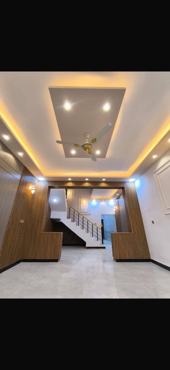 للبيع بيت 100 متر حديث بناء سنة 2024 طابق ونص غرفتين نوم 🏡
العنوان حي النصر موقع مميز ثاني بيت عل شارع العام 🏡😍
السعر 180 وبي مجال 

***********
