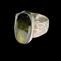 جمال ودلال حجر الزبرجد الافريقي حر طبيعي غير معالج وشرط الفحص بالجهاز ...