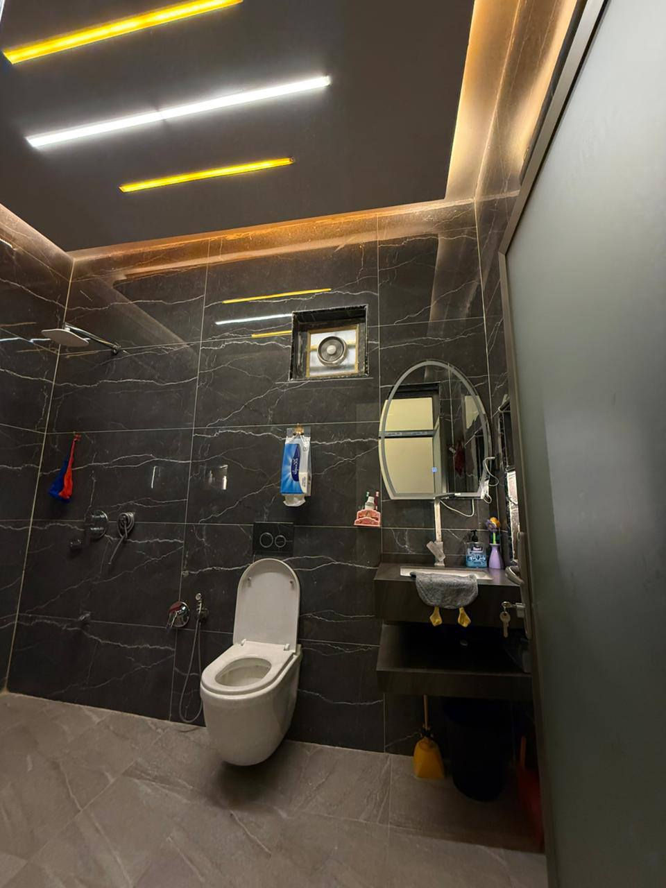 بيت قريب للجمعيات مساحه ١٠٠ مربعه بسعر ٨٥ بيه مجال للاستفسار ‏‪0773 137 5536‬‏
