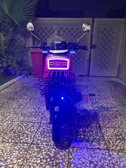 السلام عليكم 

دراجه شحن R7.     للبيع 

بريكات دهن هايدروليك HAEDROLEK

دبلات امامي هيدروليك والخلفي غاز 

شاشه ديجتل 

وياله رياضي + فلنجه كبيره 

تشغيل كارت + سويجين 2 + بصمتين 2 

بطاريات 25 امبير 🔋

عدد 5 بطاريات 🔋

سرعتها 109 حقيقي 80 🏍️

ديجلات + اناره جانبيه 🎧

لايتات زنون + نشره ليليه 🌑🔦

دراجه جديده ونضيفه 

السعر 500 وبيها مجال بسيط للطيبين 💰 

الرقم ***********بي واتساب 📱💬
