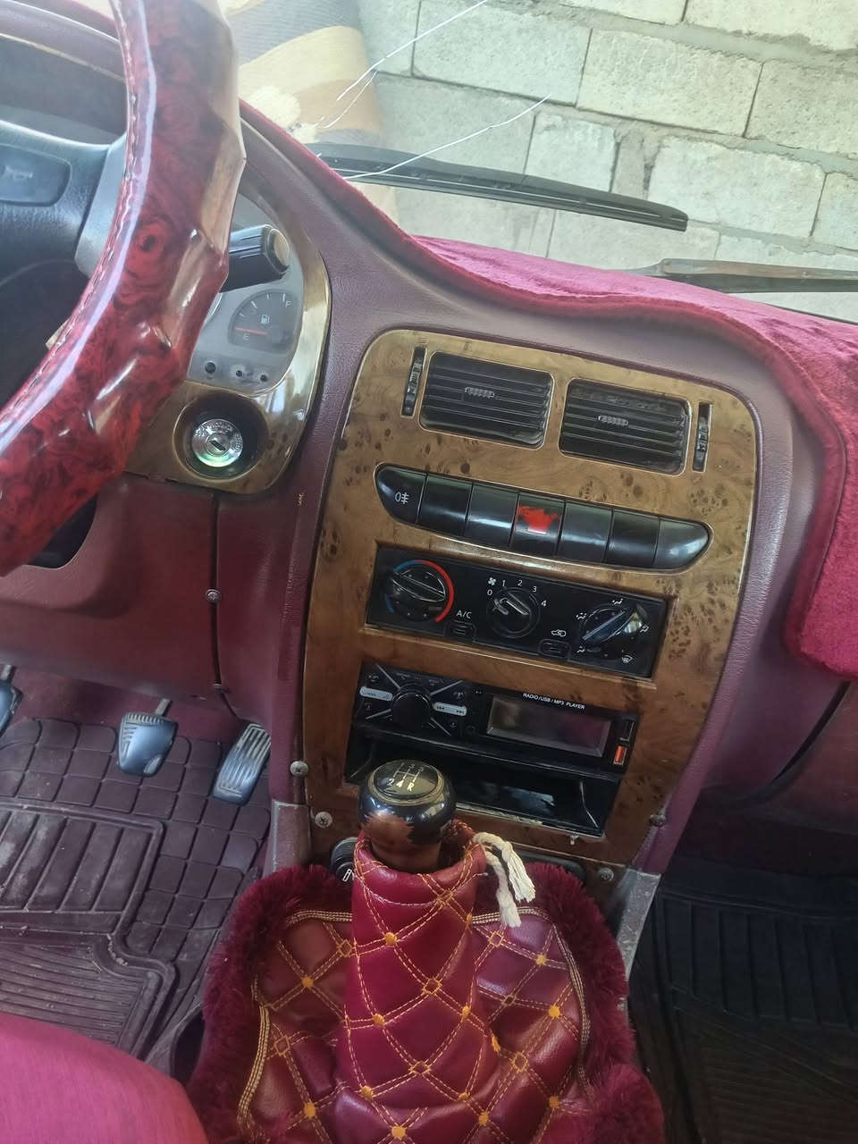 سلام عليكم 
بيكم دير صيني للبيع مكينه شرط شاصي كير اكسن تخم تاير حداديه وره وكدام دبلات لايت جمره كهربائيات شرط رقم انكليزي مداور ثاني يوم مكان الديوانيه الحمزه الشرقي سعر 48 وبيها مجال الاتصال على هذا الرقم ***********.
