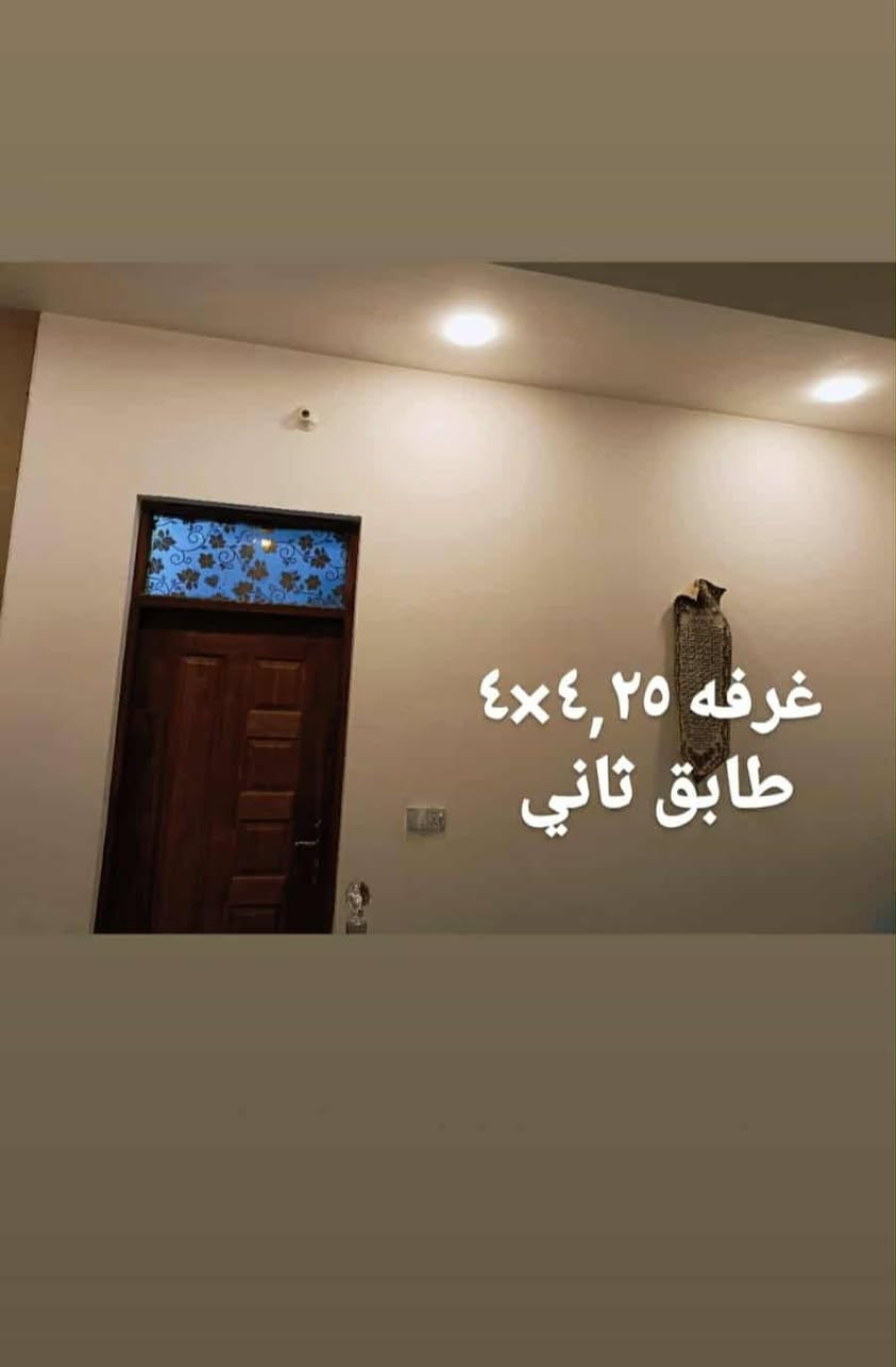 الضباط ال ١٢ ألف (((قرب المدارس مجاور المجمع السكني )
مربع واجه ١٠ نزال ١٢ ونص ✅
الموقع ب الضباط ال ١٢ ألف
موقع البيت ركن الركن ع شارعين 
بناء حديث مرمر وبورسلين درجه أولى 
الطابق الأرضي بي غرفه+ وصاله +واستقبال +وكليدور ومطبخ+ وحمام +وتواليت +خارجي 
والطابق ال ثاني 
بي غرفه+ وكليدور+ وحولي 
وحمام سويت +غرفتين بناء ع نص واصلات طابوك بس مكاملات سكف 

مطلوب قرض 40 الإسكان 
***********
للاستفسار الاتصال غير متواجد ع ماسنجر
